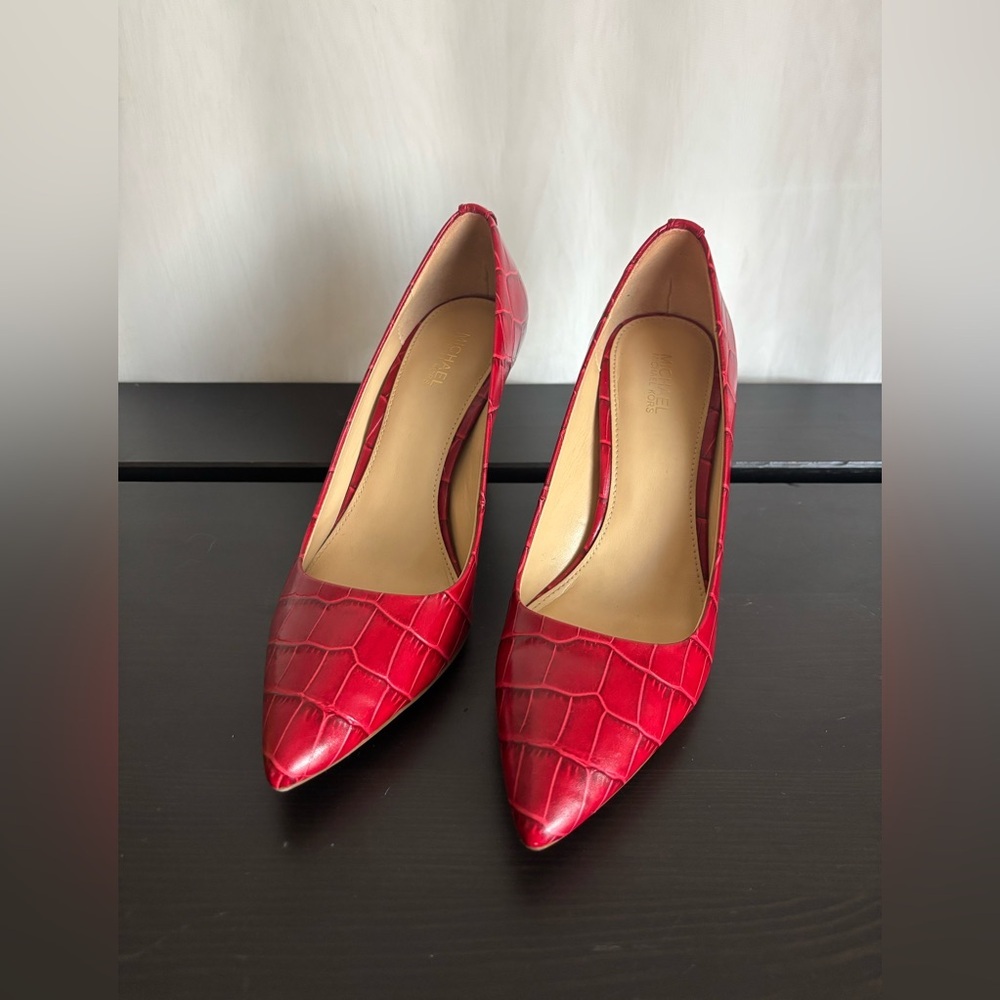 Michael Kors Red Croc‑Embossed Pointed Toe Heels | 7M - Picture 9 of 11